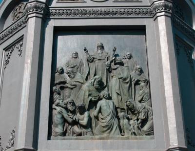 Барельеф на памятнике Владимиру Великому на Владимирской горке
